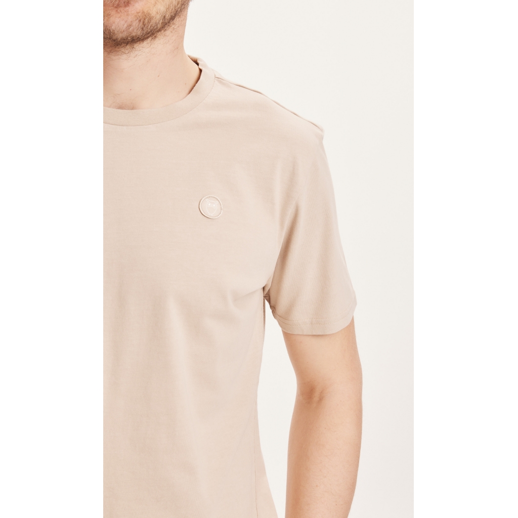 Knowledge Cotton Apparel | T-Shirt Alder Badge Tee - Light feather gray