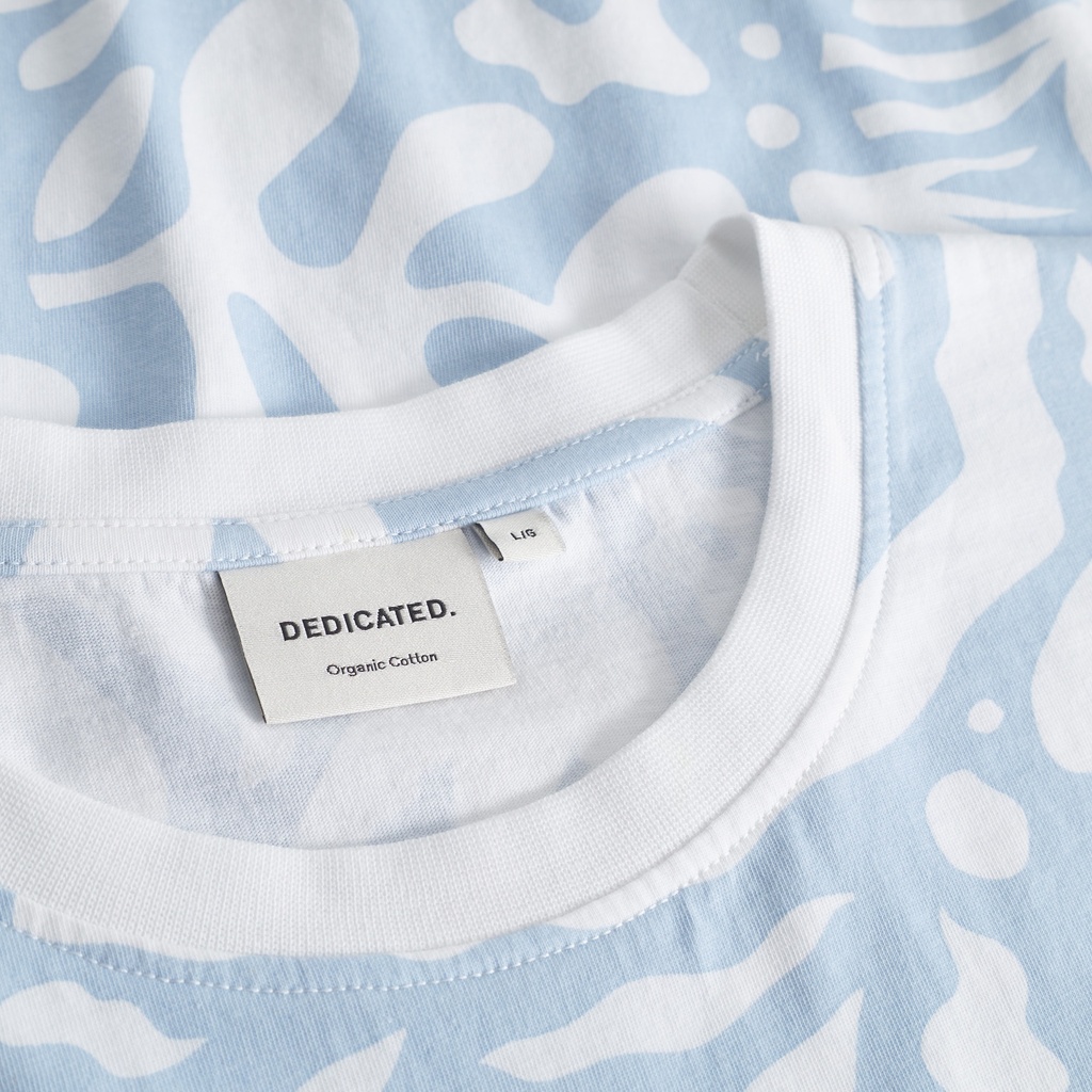 DEDICATED | T-shirt Stockholm Wonky Beach - Blue Skyway