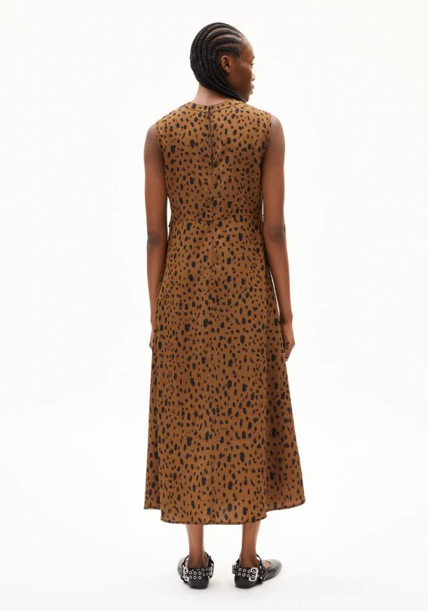 ARMEDANGELS | Robe longue EMALANAA LEOPAA - dark camel