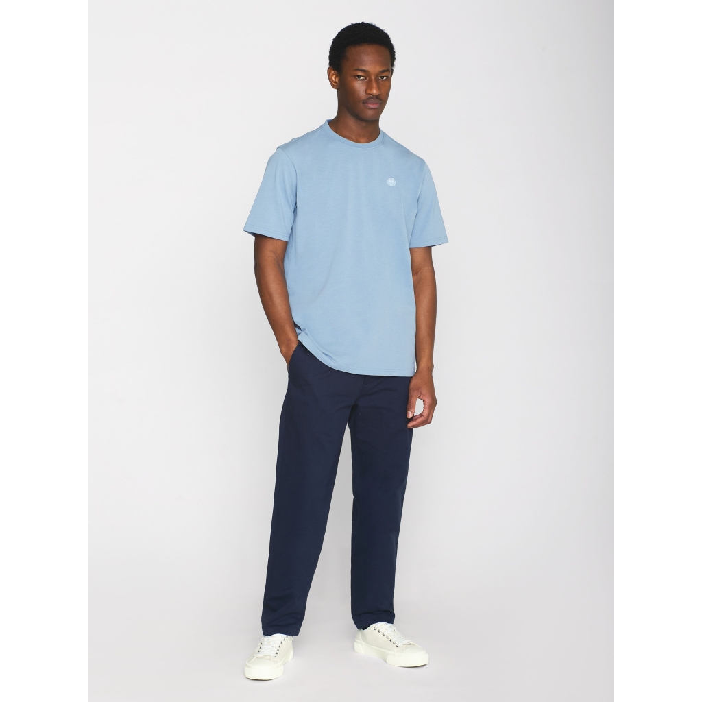 KNOWLEDGE COTTON APPAREL | LOKE badge tee - Regenerative Organic Certified™ - GOTS/Vegan - Asley Blue