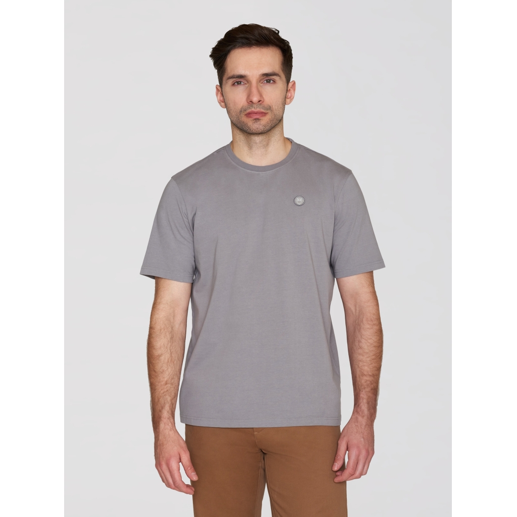 KNOWLEDGE COTTON APPAREL | LOKE badge tee - Regenerative Organic Certified™ - GOTS/Vegan - Sharkskin