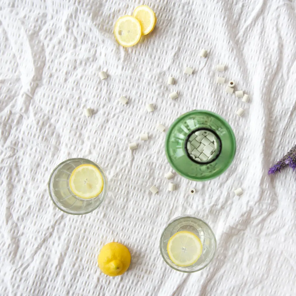 perles-ceramique-em-carafe-eau-robinet-chamarrel-jpg.webp