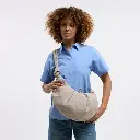 BA0491MO-850_PLEAT_MOON_BAG_LARGE_scallop_mood_26-06-11_24_EU_ECOM_female_02_00714.webp
