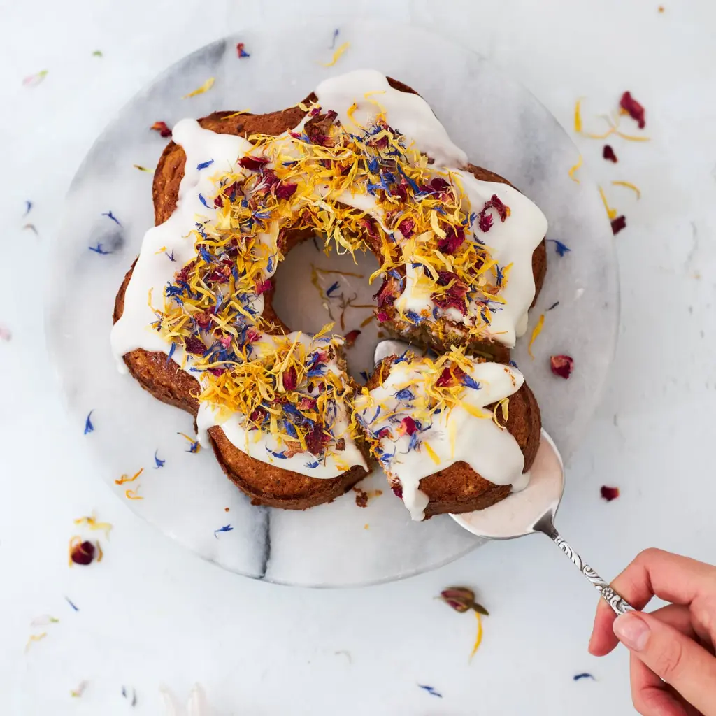 8720955571333_WEB_FlowerPowerCake-3.webp