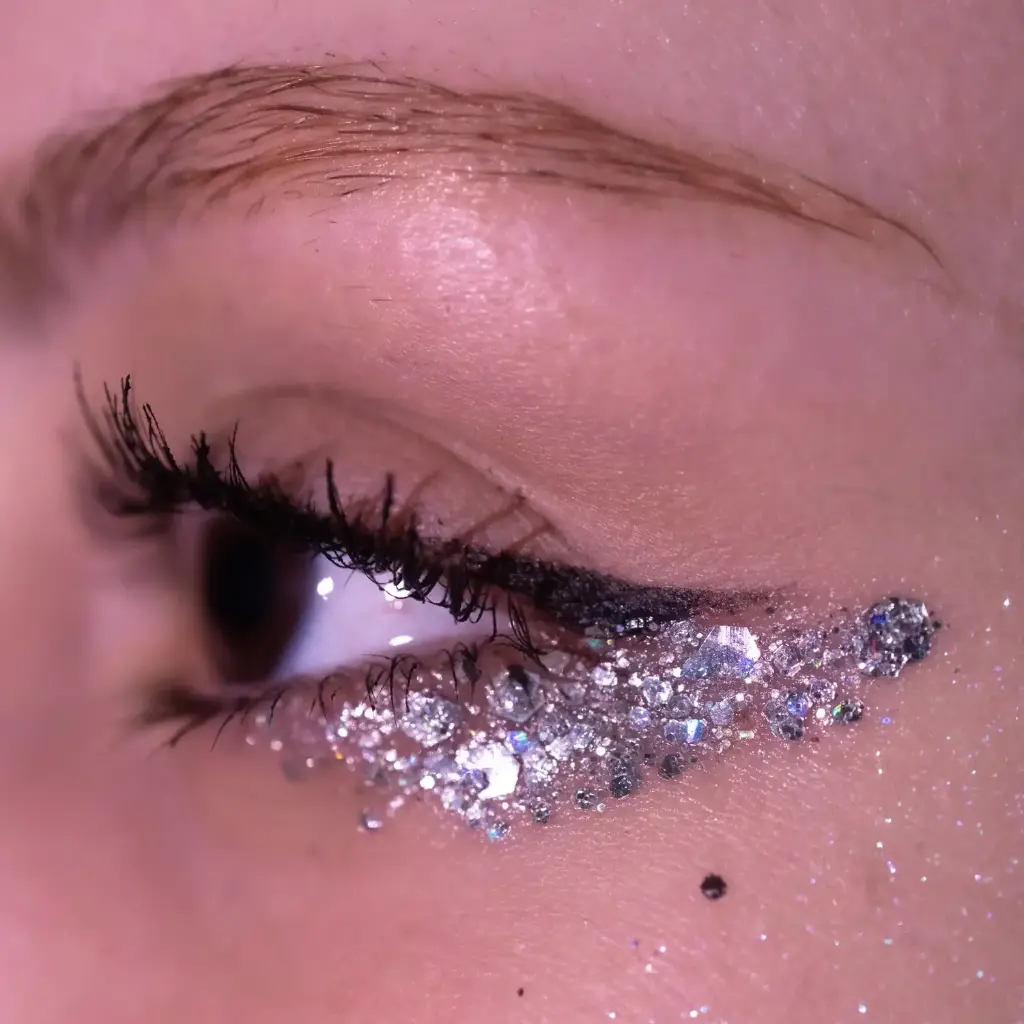 Photo_Portee_Gel_Paillete_Y_Holo_Close_Up-3_1.webp