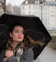Parapluie-pliant-noir-femme-Anatole-1350-1500-510x567.webp