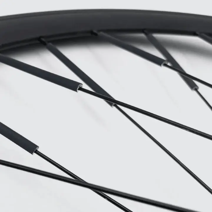 Reflecteur-noir-visibilite-velo-ville2_720x.webp