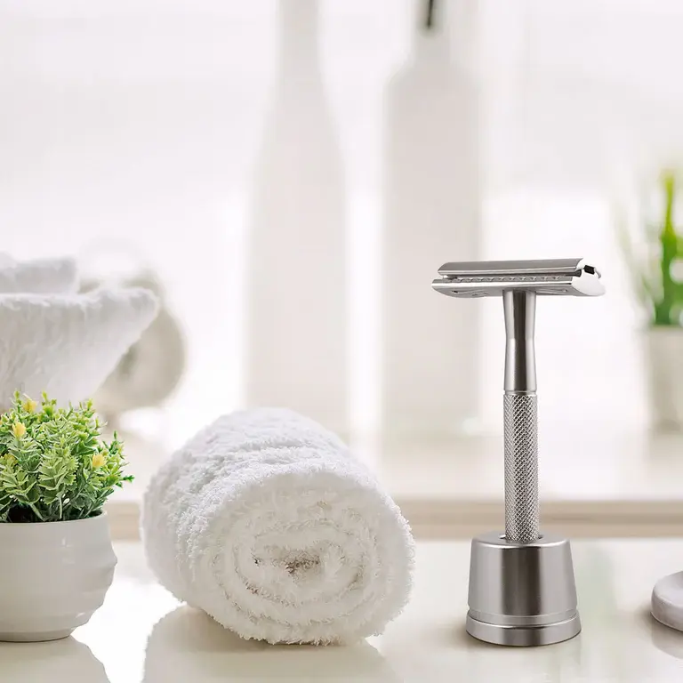 bambaw-double-edge-single-blade-metal-safety-razor-with-stand-silver_fd8761ae-9eb2-4475-9439-e56942d90609.webp