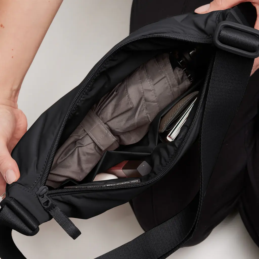 250114_CLOUD_MOON_BAG_SMALL_moods_05.webp