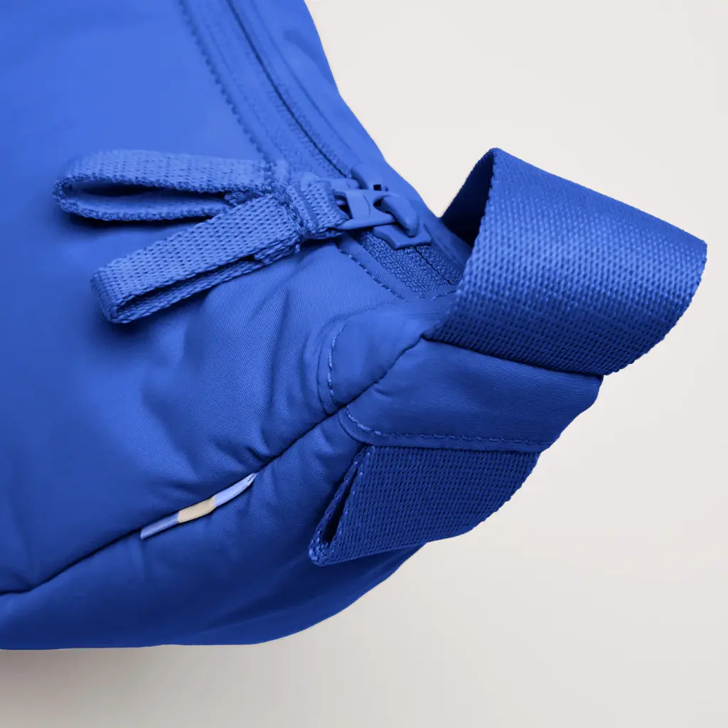 250825_CLOUD_MOON_BAG_SMALL_cobalt_moods_03.webp