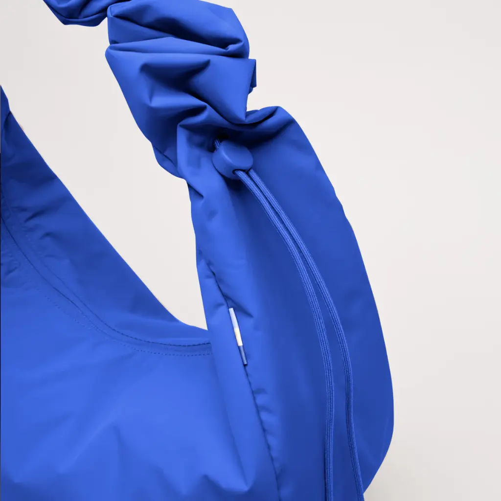 250812_MOON_BAG_RUFFLE_cobalt_moods_04.webp