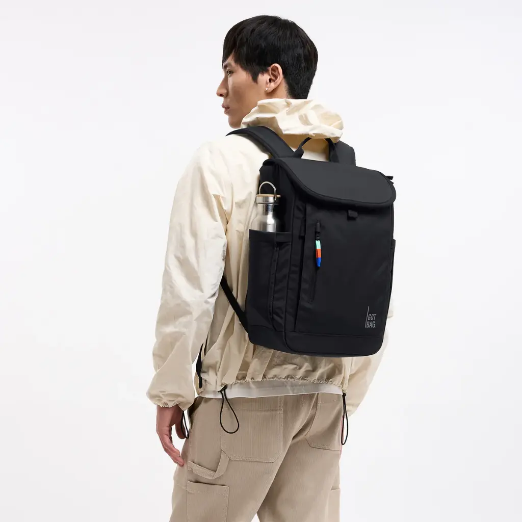 BP0171XX-100_SERENE_PACK_black_mood_26-06-12_24_EU_ECOM_male_01353.webp