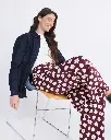26W_Pantalon_Pauline_en_coton_bio_-_Merlot_flowers_-_Chemise_l_amour_est_declare_denim_brut_emoi_emoi_LOOK_05_J1_32602_web.webp