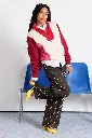 PERPETE-sweat-retro-col-camioneur-emma-leo-rouge-coton-bio-ecom-Laure-de-face-Prism_2048x.webp