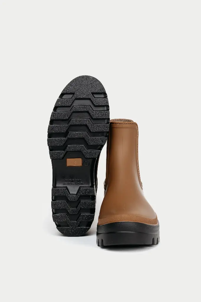 T2007-PRAHARA-BUTTERNUT-BLACK-FW26-04.webp
