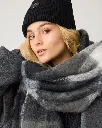 Recycled_fringe_scarf-Scarfs-4220002-7003_Black_check-5.webp