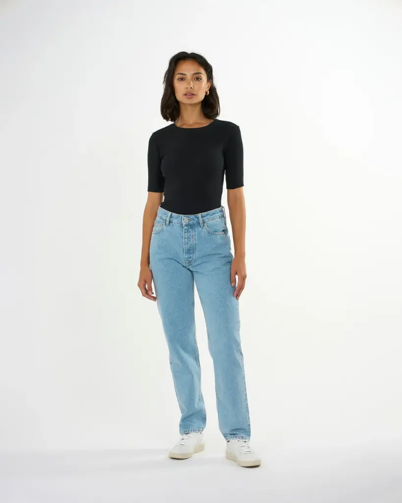 Rib_t-shirt-T-shirts-2010014-1300_Black_Jet-4.webp