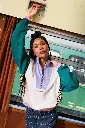 PERPETE-sweat-retro-col-camioneur-emma-leo-vert-coton-bio-lifestyle-paysage-Laure-mode-Prism_2048x.webp