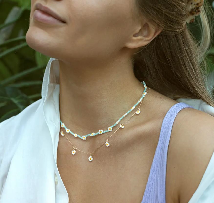 Timi | Collier de petites fleurs en perles - White