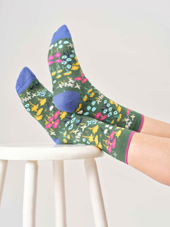 THOUGHT | Chaussettes - Womens Ditsy All Over Floral Organic Cotton Crew - Eucalyptus Green