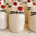 PICURU CERAMICAS || Figurine en céramique – Amulette Coccinelle gardienne de tes rêves