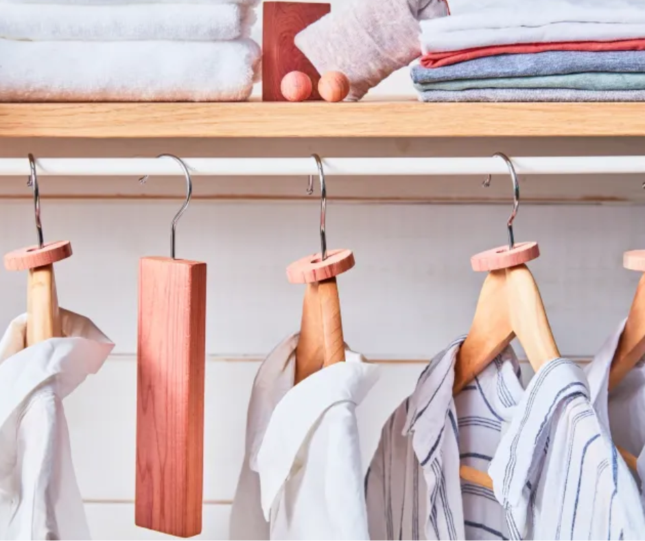 Bürstenhaus Redecker || 2 Accroche-cintres en cèdre – Naturel