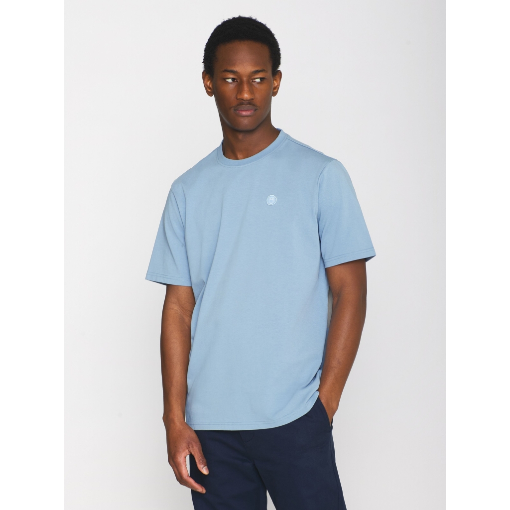 KNOWLEDGE | T-shirts Loke Badge Tee - Asley Blue
