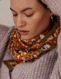[BIN-FL_POS_CAN] Bindi Atelier | Grand foulard - Posy Canelle 