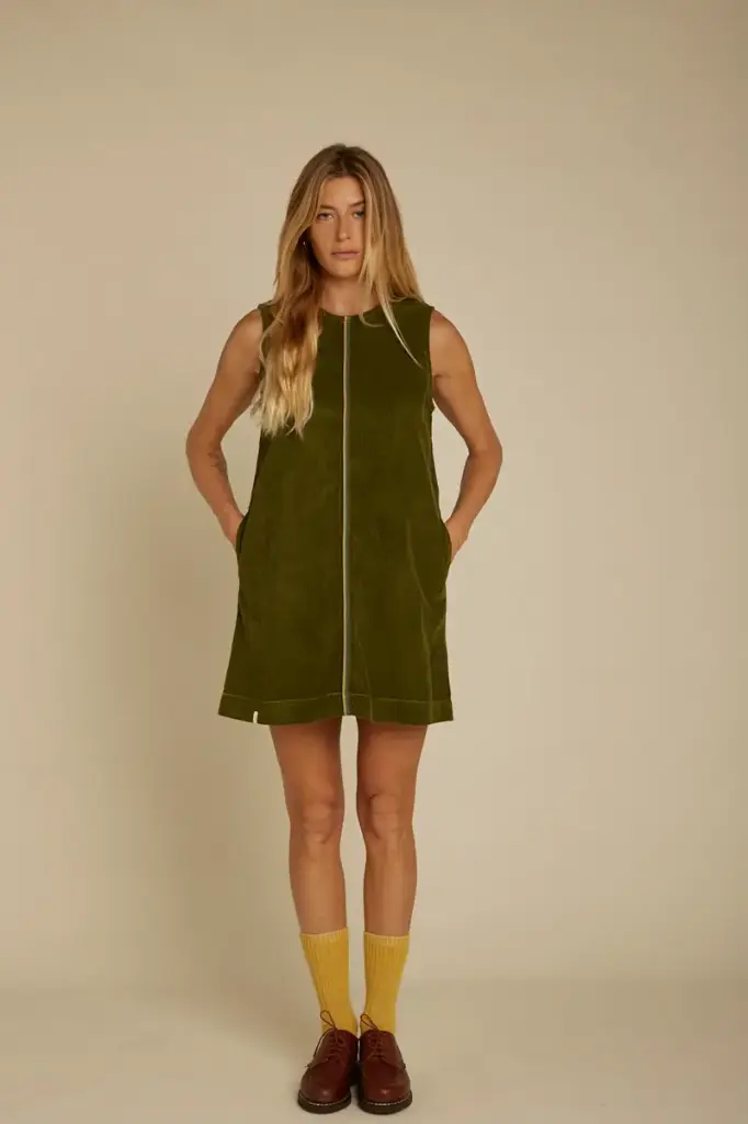 GRAINE || Robe courte sans manches en velours côtelé bio - Chuchoté - Vert kaki